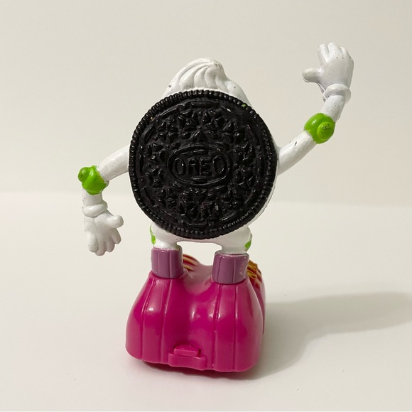 Vintage 1993 Oreo Cookie Plastic & Vinyl Friction Pull Back Toy - Picture 5 of 14